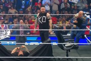 WWE SmackDown 1/20 Results: Kevin Owens Stuns Roman Reigns During The Contract S...