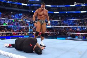WWE SmackDown 10/27: LA Knight vs. Jimmy Uso Match Result; LA Knight Lays Out On...