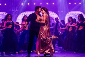 Varun Dhawan and Janhvi Kapoor's Sunny Sanskari Ki Tulsi Kumar Box Office Previe...